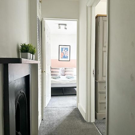 Stylish & Spacious City Centre 3-Bedroom Townhouse - Sleeps 6 Canterbury Eksteriør bilde