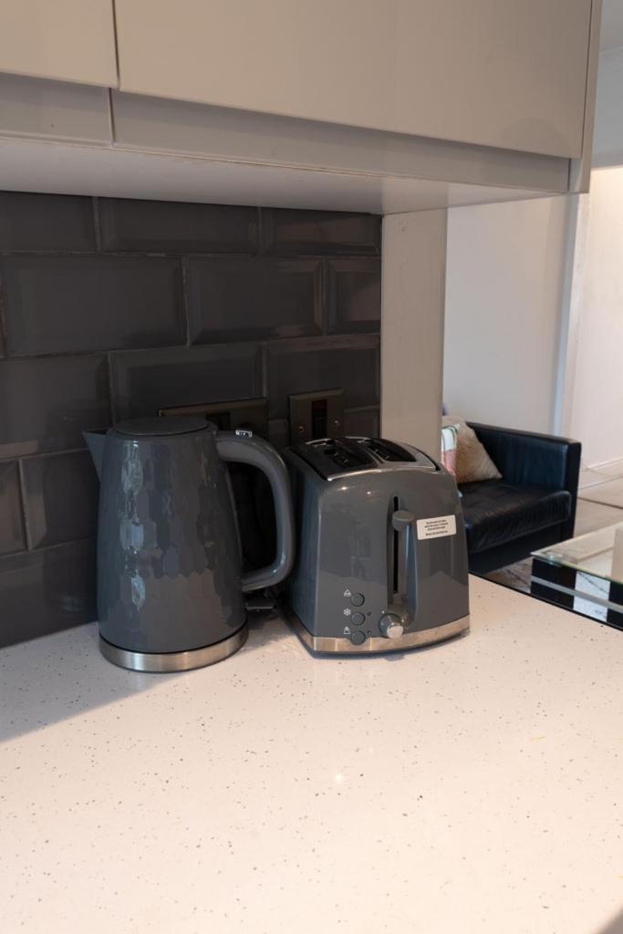 Stylish & Spacious City Centre 3-Bedroom Townhouse - Sleeps 6 Canterbury Eksteriør bilde