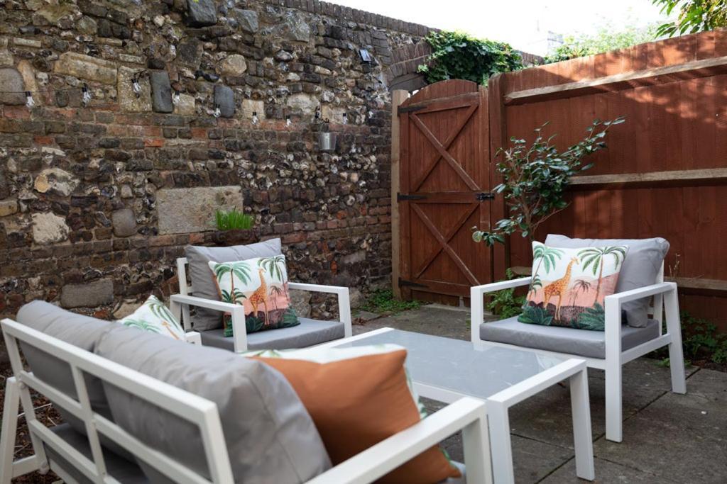 Stylish & Spacious City Centre 3-Bedroom Townhouse - Sleeps 6 Canterbury Eksteriør bilde