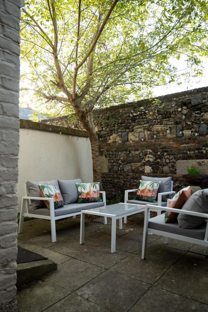 Stylish & Spacious City Centre 3-Bedroom Townhouse - Sleeps 6 Canterbury Eksteriør bilde