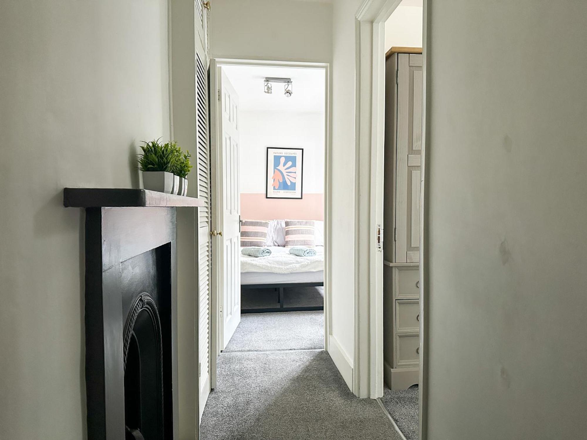 Stylish & Spacious City Centre 3-Bedroom Townhouse - Sleeps 6 Canterbury Eksteriør bilde